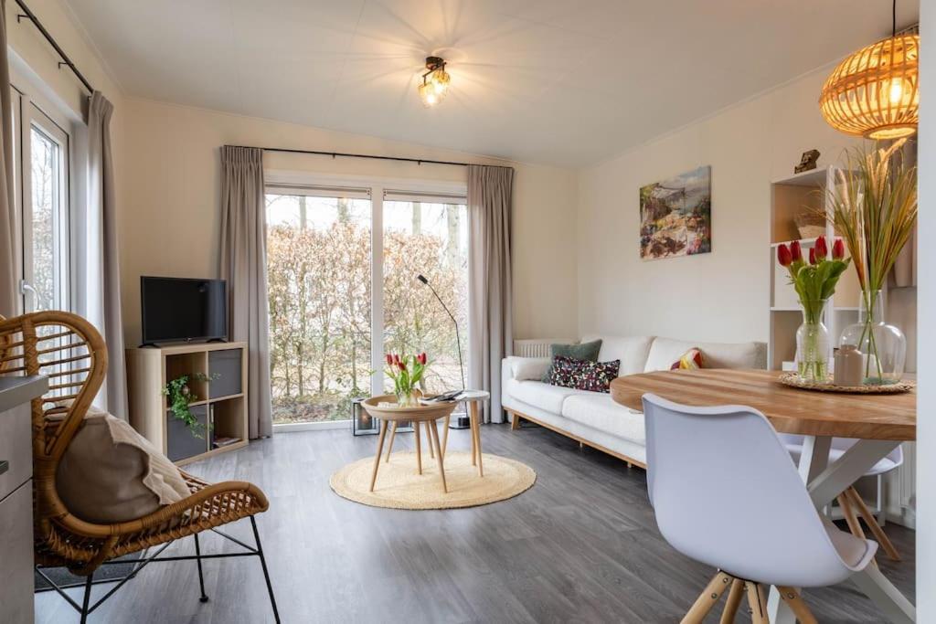Gezellig Modern Chalet Midden Op De Veluwe เอเปอ ภายนอก รูปภาพ